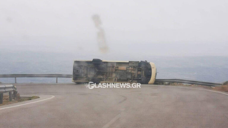 Χανιά: Ανετράπη λεωφορείο – Θυελλώδεις οι άνεμοι στην περιοχή