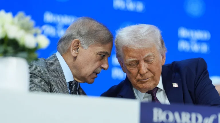 Τραμπ μετά από επαφές με το Πακιστάν: Δύο εβδομάδες εκεχειρία με Ιράν εφόσον ανοίξουν τα Στενά του Ορμούζ