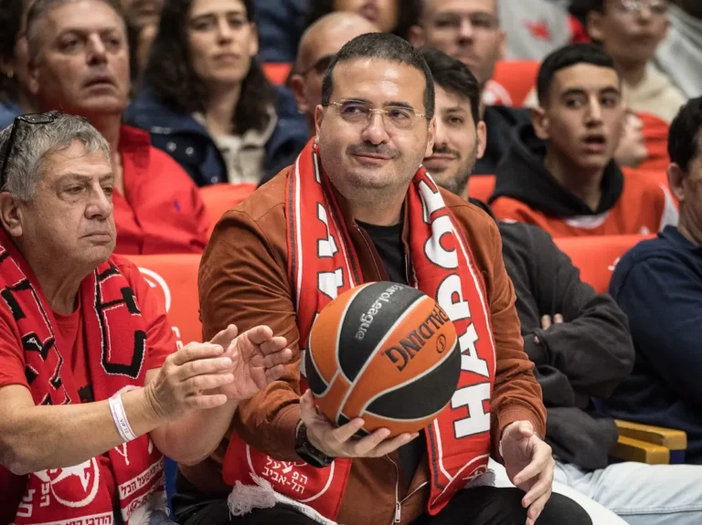 Τρόμος στον αέρα για τον πρόεδρο της Χάποελ: Το τζετ του συγκρούστηκε με σμήνος πουλιών