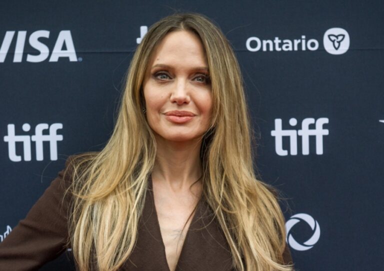Εγκαταλείπει τις ΗΠΑ η Jolie – Πωλητήριο στη βίλα της για 30 εκατ. ευρώ: Δεν ανήκω εδώ