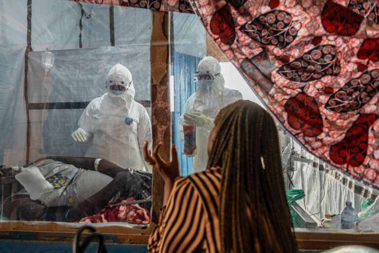 Αφρικανικός Οργανισμός Υγείας: Πάνω από 200 θάνατοι από τον ιό Έμπολα στη Λαϊκή Δημοκρατία του Κονγκό