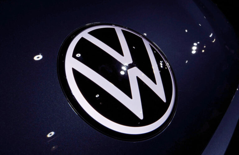 Volkswagen: Σχέδιο-σοκ με έως 100.000 απολύσεις και κλείσιμο τεσσάρων εργοστασίων στη μεγαλύτερη αναδιάρθρωση στην ιστορία της | Fortunegreece.com