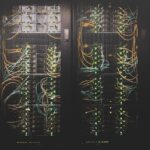 Σειρές διακομιστών σε data center - ψηφιακή υποδομή και τεχνητή νοημοσύνη