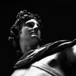 Αρχαίο ελληνικό άγαλμα στο header των Κατοχικών Νέων