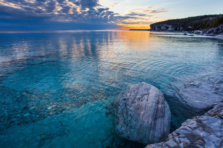 Λίμνη Οντάριο στα σύνορα Καναδά και ΗΠΑ