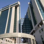Τα κεντρικά γραφεία της Sberbank στη Μόσχα, καθώς η τράπεζα προβλέπει νέες μειώσεις επιτοκίων στη Ρωσία