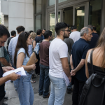 Η ανεργία στην Ελλάδα υποχώρησε στο 7,9% τον Ιούλιο – Πτώση και στους νέους, αλλά παραμένουν οι ανισότητες