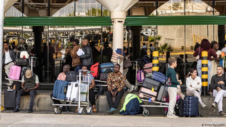 Κένυα: Χιλιάδες επιβάτες εγκλωβισμένοι λόγω απεργίας στο αεροδρόμιο του Ναϊρόμπι