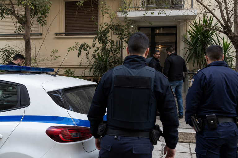 Κυψέλη: Έρευνα για πιθανή εγκληματική ενέργεια μετά τον εντοπισμό νεκρού βρέφους σε βαλίτσα