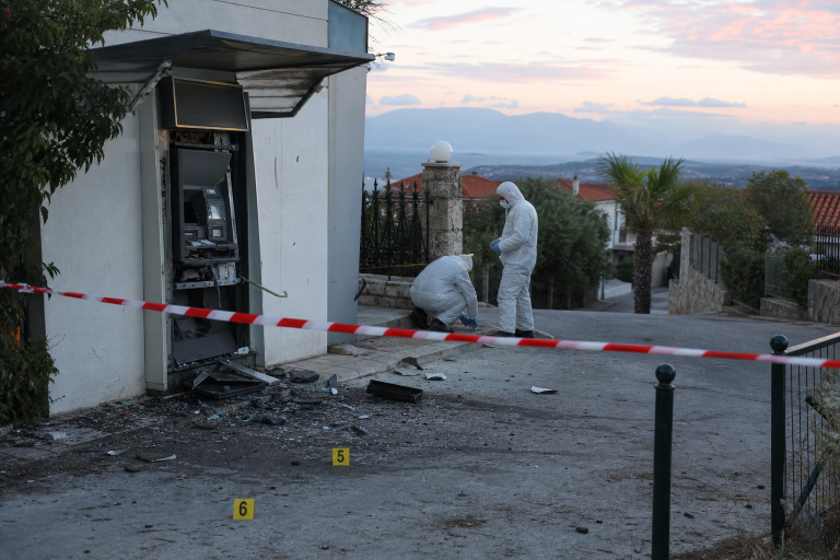 Περαχώρα: Ανατίναξαν ΑΤΜ και άρπαξαν περίπου 91.000 ευρώ – Σε εξέλιξη η έρευνα της ΕΛ.ΑΣ.