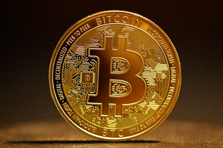Bitcoin και διεθνείς αγορές - χρυσός, δολάριο και επενδυτική αβεβαιότητα