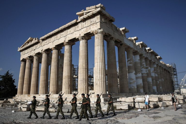 Ελληνικές Ένοπλες Δυνάμεις στην Ακρόπολη - Ασπίδα του Αχιλλέα