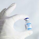 Φιαλίδιο εμβολίου για την ενημέρωση σχετικά με τα επικαιροποιημένα εμβόλια COVID 2026-27