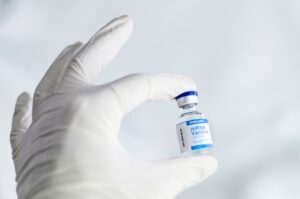 Φιαλίδιο εμβολίου για την ενημέρωση σχετικά με τα επικαιροποιημένα εμβόλια COVID 2026-27