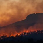 Φωτιά και πυκνός καπνός - έκτακτη ενημέρωση για Σαλαμίνα και Βοιωτία