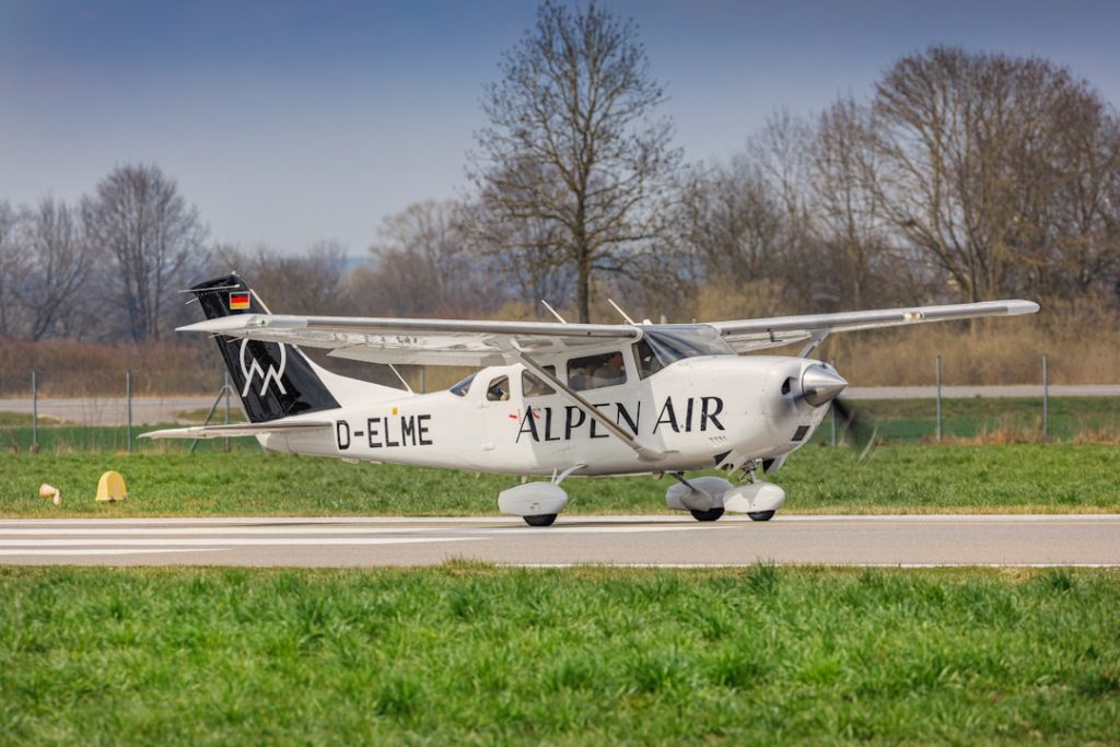 Μικρό ιδιωτικό αεροσκάφος τύπου Cessna στη Γερμανία - εικόνα αρχείου