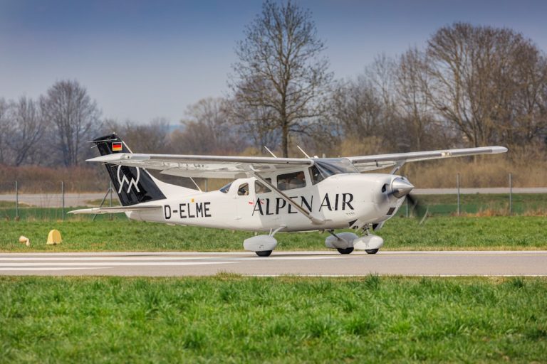 Μικρό ιδιωτικό αεροσκάφος τύπου Cessna στη Γερμανία - εικόνα αρχείου