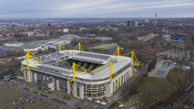 Το Signal Iduna Park, έδρα της Borussia Dortmund