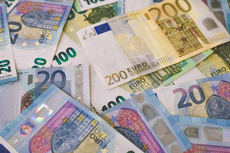 Χαρτονομίσματα ευρώ για πληρωμές e-ΕΦΚΑ και ΔΥΠΑ