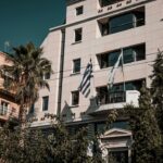 Κτίριο στην Αθήνα ως συμβολική εικόνα για την απόδραση κρατουμένου κατά τη μεταγωγή από την Ευελπίδων