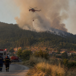 Φλώρινα: Νυχτερινή εκκένωση της Κρυσταλλοπηγής λόγω μεγάλης δασικής πυρκαγιάς