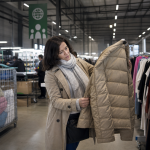 Η Γαλλία βάζει «πέναλτι» έως 12 ευρώ στα ρούχα ultra fast fashion από σήμερα