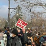 Αντιπολεμική διαδήλωση στη Γερμανία ως συμβολική εικόνα για τις κινητοποιήσεις κατά της στρατιωτικής θητείας