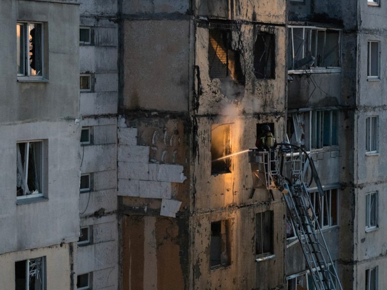 Κίεβο: Δέκα τραυματίες από ρωσική επίθεση – αναμένονται συνομιλίες με απεσταλμένους των ΗΠΑ
