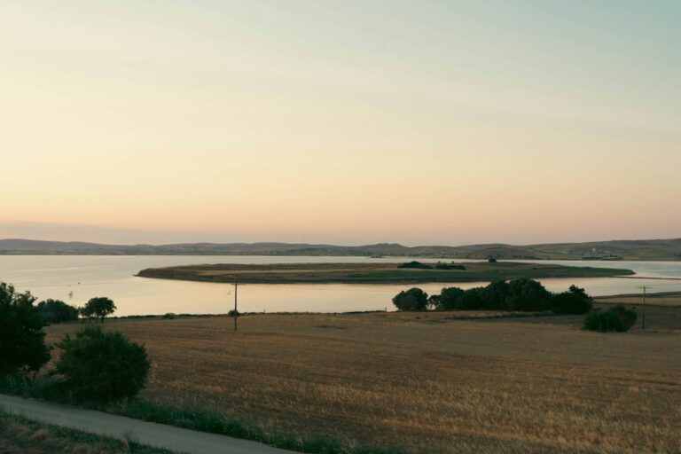 Λίμνη σε συνθήκες ξηρασίας