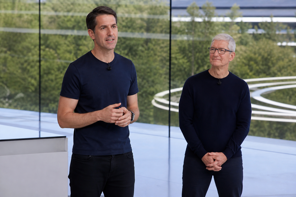 Νέα εποχή στην Apple: Ο Τζον Τέρνους αναλαμβάνει CEO και ο Τιμ Κουκ περνά στην εκτελεστική προεδρία