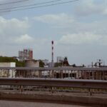 Βιομηχανική εγκατάσταση πετρελαίου ως συμβολική εικόνα για το διυλιστήριο Novoshakhtinsk