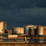 Δεξαμενές αποθήκευσης πετρελαίου - εικόνα αρχείου