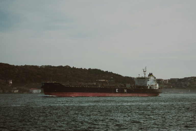 Πλοίο στη θάλασσα - φωτογραφία αρχείου για την ένταση στην Ανατολική Μεσόγειο