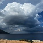 Σκοτεινά σύννεφα και καταιγίδα στην Ελλάδα