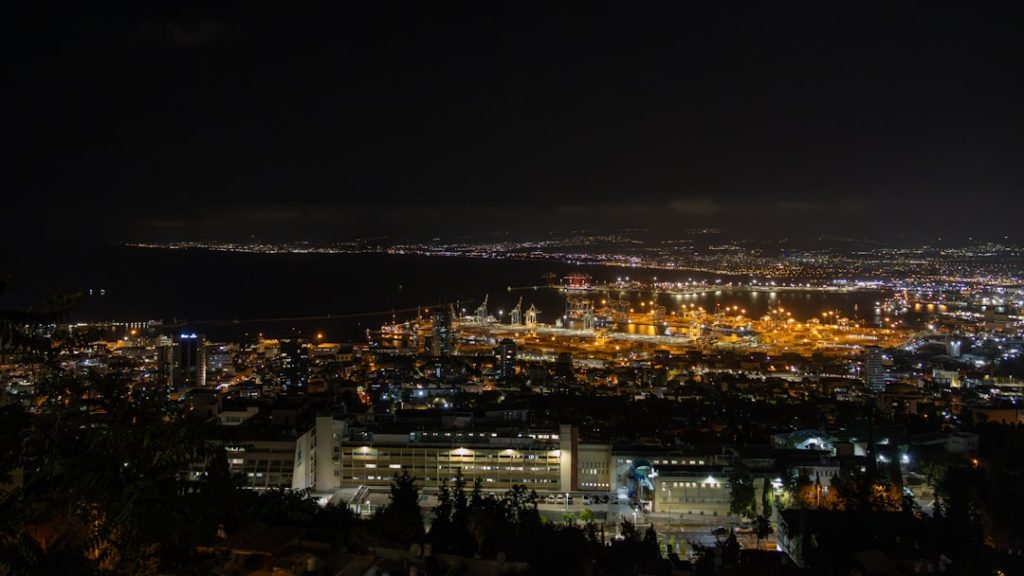 Νυχτερινό λιμάνι στη Μέση Ανατολή - φωτογραφία αρχείου