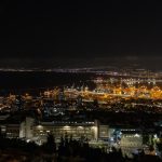 Νυχτερινό λιμάνι στη Μέση Ανατολή - φωτογραφία αρχείου