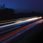 Νυχτερινό τροχαίο δυστύχημα σε αυτοκινητόδρομο - εικόνα αρχείου