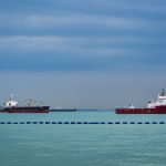 Πετρελαιοφόρα και εμπορικά πλοία στη θάλασσα - εικόνα αρχείου. Φωτογραφία Sohan Rayguru / Unsplash