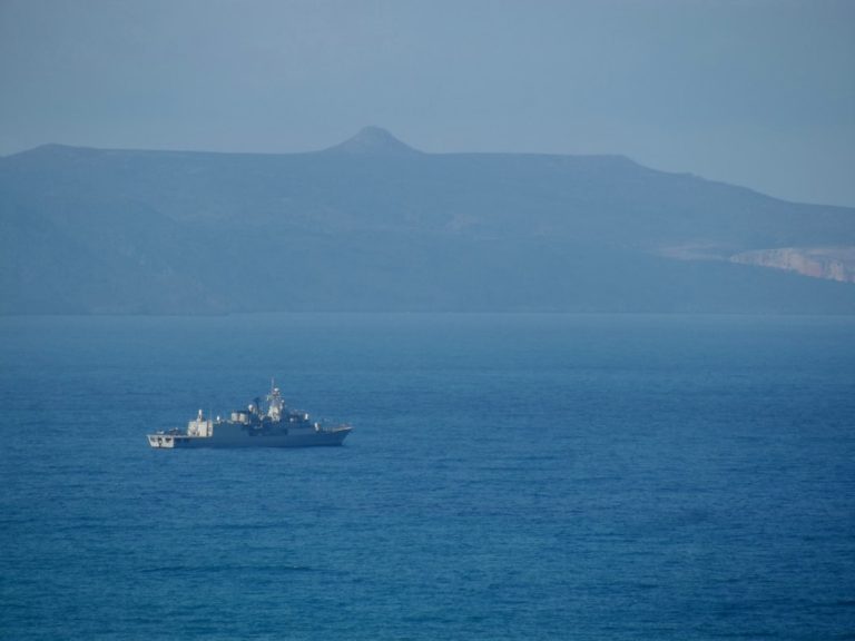 Πετρελαιοφόρο στη θάλασσα - εικόνα αρχείου. Φωτογραφία Ian Yates / Unsplash