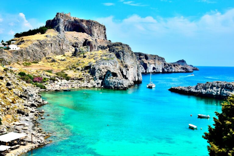 Θάλασσα και ακτή στη Ρόδο