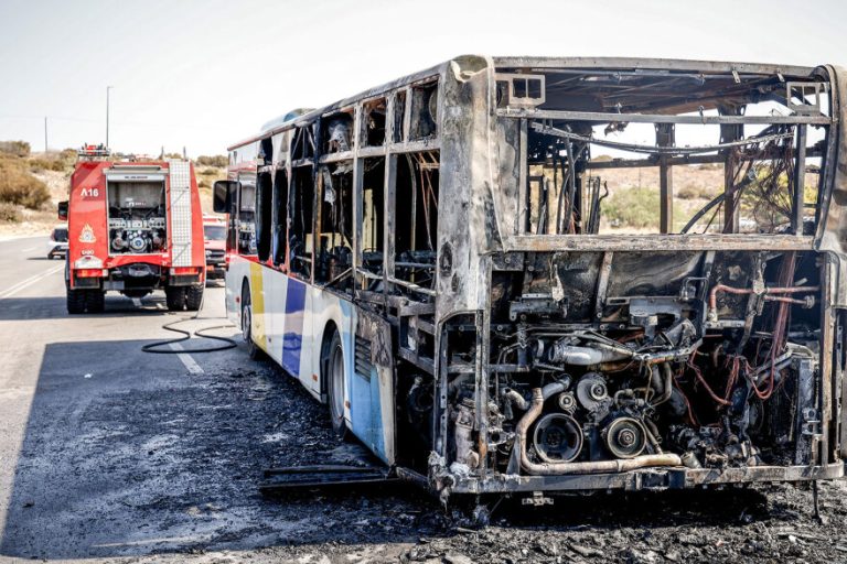 Φωτιά σε λεωφορείο στη Λεωφόρο Αθηνών Σουνίου - φωτογραφία αρχείου