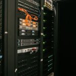 Servers σε data center, θεματική εικόνα για επενδύσεις τεχνητής νοημοσύνης