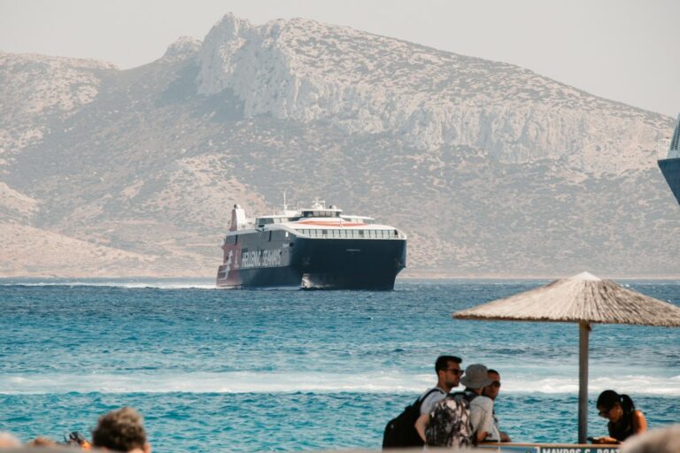 Πλοίο σε θαλασσοταραχή