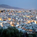 Η Αθήνα τη νύχτα, θεματική εικόνα για σχέδιο οικογενειακής επιβίωσης σε μεγάλη αστική κρίση