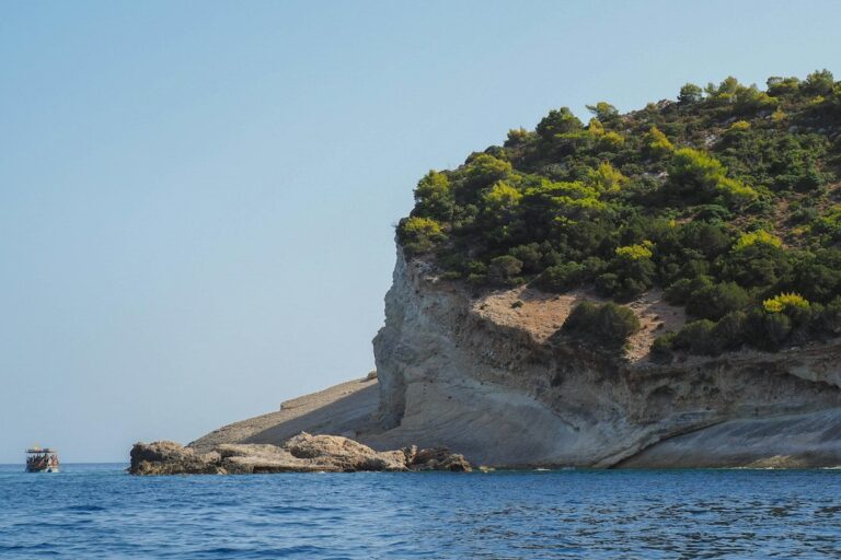 Πλοίο στη θάλασσα ανοιχτά της Ζακύνθου