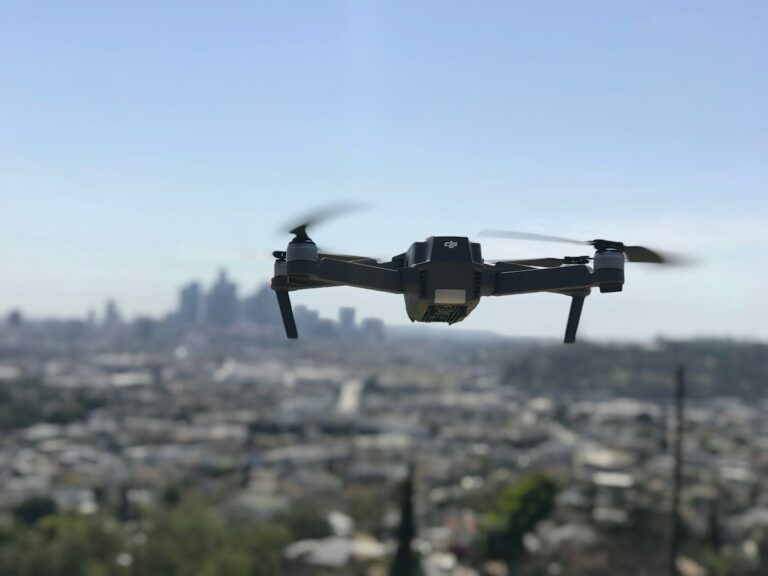 Drone με κάμερα σε πτήση, φωτογραφία αρχείου