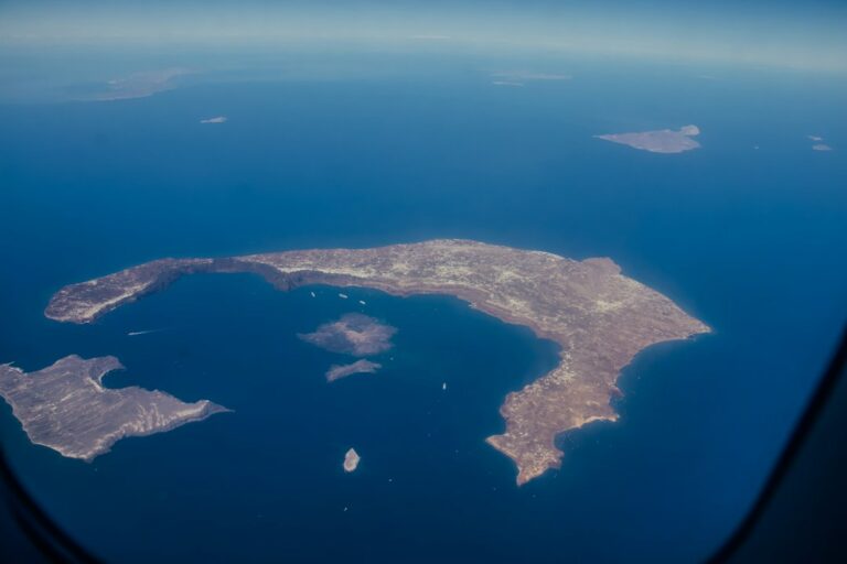 Ενδεικτική αεροφωτογραφία νησιού — Jakub Neskora / Unsplash
