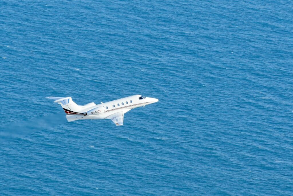 Ιδιωτικό jet, θεματική εικόνα για την επιχείρηση έρευνας στον Ατλαντικό