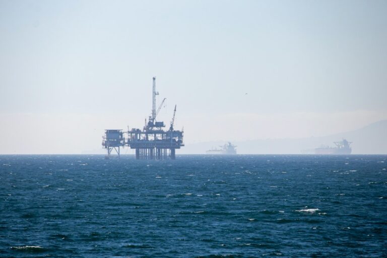 Υπεράκτια πλατφόρμα πετρελαίου, θεματική εικόνα