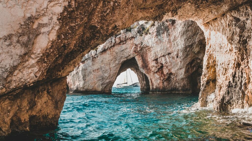 Ενδεικτική φωτογραφία σπηλαίου, όχι τεκμηριωμένη εικόνα της Αλεπότρυπας